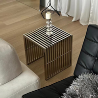 Table basse en acier inoxydable éthiopien de style nordique minimaliste moderne du milieu du siècle pour salon