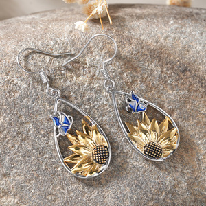 Orecchini da donna con girasole, farfalla e goccia d'acqua, design floreale bicolore, stile pastorale fresco per tutti i giorni e feste - Product Image 6