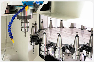 600D Mini <span class=keywords><strong>CNC</strong></span> phay Máy <span class=keywords><strong>4</strong></span>-trục kim loại <span class=keywords><strong>CNC</strong></span> phay máy <span class=keywords><strong>CNC</strong></span> dọc trung tâm gia công với công cụ tự động thay đổi hệ thống - Product Image 2