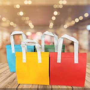 Sacs isothermes réutilisables en non-tissé laminé à motif lettres, très demandés pour la restauration, les aliments, le thé au lait et les gâteaux - Product Image 2