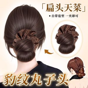 Peluca de cola de caballo con estampado de leopardo y clip para mujer, hecha a mano con cabello sintético resistente al calor - Product Image 2