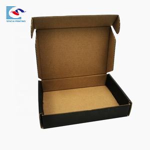 맞춤형 하이 퀄리티 올 블랙 골판지 우편물 포장 상자 양각 및 매트 적층 양말 모피 경쟁력있는 가격 - Product Image 2