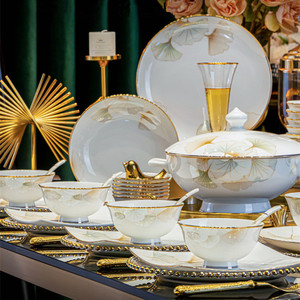 Vajilla de Porcelana China con Borde Dorado Esmaltado, Estilo Nórdico Europeo, Diseño Escénico, de Lujo, para Uso en el Hogar o Restaurantes, Apta para Alimentos - Product Image 5
