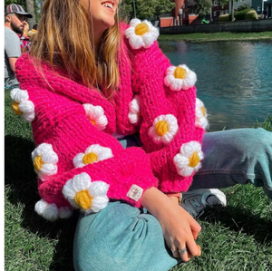 <span class=keywords><strong>Pull</strong></span> d'hiver cardigan chaud en acrylique 100% <span class=keywords><strong>fait</strong></span> à la <span class=keywords><strong>main</strong></span> personnalisé avec embellissements floraux de petites marguerites pour filles et dames - Product Image 5