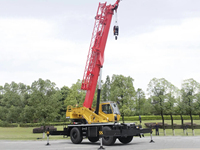 Grue tout-terrain de marques chinoises de premier plan, Crane SRSC45V3, hauteur de levage maximale de 15100 mm, capacité de charge maximale de 45 tonnes