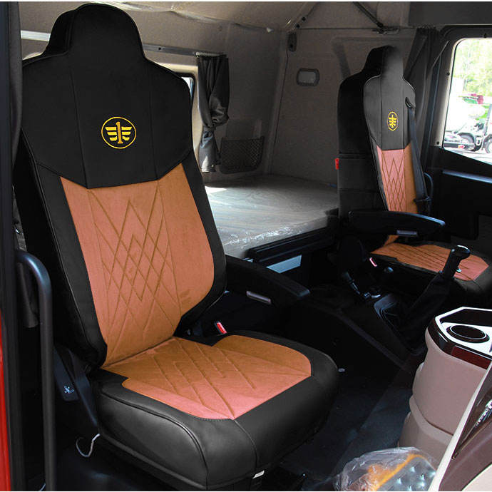 สีน้ำตาลดำ