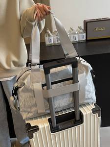 Sac de sport personnalisé simple et tendance en toile rigide écologique pour femme, sac de voyage de week-end grande capacité, sac de voyage à bandoulière - Product Image 5