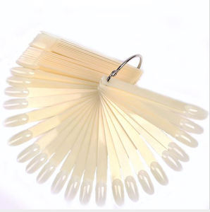 Tabla de Muestras de Color de Uñas Francesas de Plástico con Anillo Metálico para Práctica de Aplicación en Dedos - Product Image 2