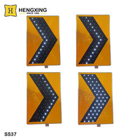 Avertissement extérieur Direction du trafic Flèche clignotante jaune réfléchissante personnalisée Signalisation routière LED solaire