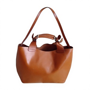 Sacs à main pour femmes en cuir véritable, artisanaux, durables, avec fermeture éclair, imperméables, grande capacité, fabriqués en Inde, design écologique - Product Image 4