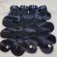 Lots de Cheveux Humains Indiens Bruts Ondulés Non Traités 30 Pouces, Cuticules Alignées, Vente en Gros