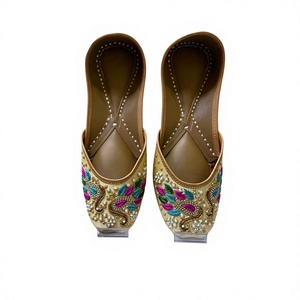 BS INTERNATIONAL Zapatos de Diseñador con Bordado de Cuero de Búfalo y Patrón Floral, Última Moda en Tendencias 2026 - Product Image 3