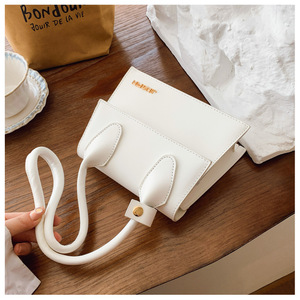 حقيبة كتف أنيقة بتصميم هندسي بسيط وعصري لصيف 2025، حقيبة يومية صغيرة وأنيقة - Product Image 6