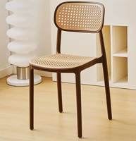 Chaises pour table à manger, chaise de salle à manger en plastique de conception italienne, chaise de salle à manger en rotin empilable, chaise de salle à manger en rotin pour l'extérieur