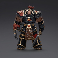 Le Fils de Dark Source Horus, le commandant de guerre Horus Izekal peut utiliser son prototype génétique pour devenir un homme