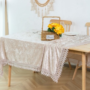 Nappes de table rectangulaires en velours doux et luxueux de couleur champagne - Product Image 1