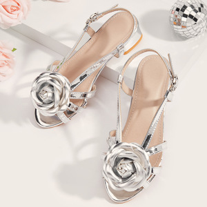 <span class=keywords><strong>Scarpe</strong></span> da principessa per bambina con <span class=keywords><strong>tacco</strong></span> alto alla moda in <span class=keywords><strong>argento</strong></span> con camelia e <span class=keywords><strong>argento</strong></span> <span class=keywords><strong>scarpe</strong></span> da principessa per festa di matrimonio - Product Image 6