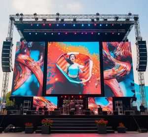 Mur vidéo LED P2.6, écran modulaire extérieur 15x4m avec flight cases - Product Image 3