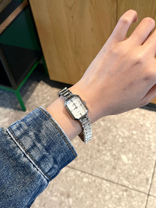 Montre à quartz carrée minimaliste pour femme, élégante et tendance, avec bracelet en acier inoxydable - Product Image 5