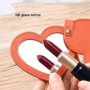Cadeau de la Saint-Valentin en forme de coeur <span class=keywords><strong>porte</strong></span>-clés de maquillage en cuir Pu haute définition verre voyage <span class=keywords><strong>miroir</strong></span> de poche femmes fille - Product Image 3