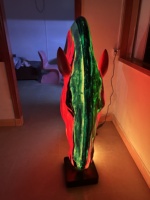 Sculpture de tête de cheval en FRP sur mesure, style moderne Pop Art, avec lampe LED au sol intégrant un motif animalier
