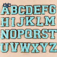 Patchs lettres chenille alphabet A-Z, violet clair, avec bordure en paillettes or lavande et or, style universitaire