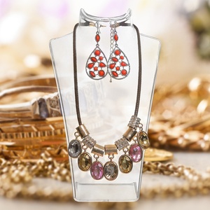 Exhibidor de Acrílico Transparente para Collares Modernos, Estante de Exhibición de Joyería con Almacenamiento, Solo para Exhibición - Product Image 3