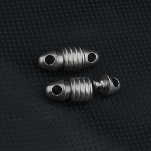 Titanium alloy snap key ring, 360-degree rotating universal double-<b>head</b> snap, detachable snap, quick-connect hook, car key. - Product Image 2
