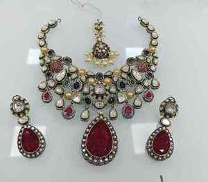 Parure de bijoux indiens en laiton plaqué or avec collier double et boucles d'oreilles – Accessoires tendance pour mariage et fiançailles - Product Image 1