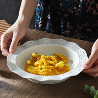 Décoration personnalisée Vaisselle à bord creux Plat à soupe Assiette de présentation Assiette plate en céramique gaufrée