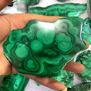 CrystalHola 200-300g Plaque de Malachite Naturelle Pierre Brute de Guérison Cristal en Forme Libre Sculpture Faite à la Main Thème Amour Saint-Valentin - Product Image 5