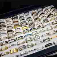 Lot de 100 bagues unisexes classiques en acier inoxydable, style éternité, pour mariages et cadeaux, tailles assorties, platine rose