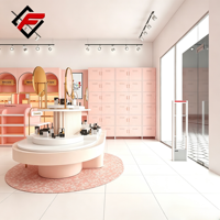 Étagères d'exposition personnalisées avec éclairage LED pour boutique de cosmétiques tendance, design d'intérieur pour magasin de soins de la peau, boutique de parfums et de maquillage