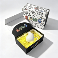 Boîte cadeau personnalisée pour la Saint-Valentin avec des illustrations romantiques pour les vêtements et les produits de beauté en e-commerce