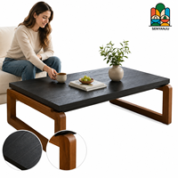 Table basse en bois massif de style zen japonais avec plateau teinté au charbon et base en bois naturel