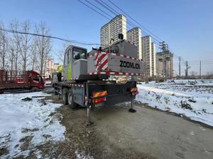 Grúa sobre orugas usada Zoomlion QY25V541 de 25 toneladas, año 2016, con pluma telescópica de 48 m, motor, bomba y componentes principales PLC. - Product Image 3