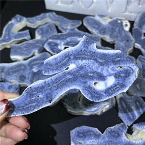 Dalles de cristal brut de jade corail bleu naturel de haute qualité en gros, pour cadeau et décoration intérieure, cadeau de la Saint-Valentin - Product Image 1