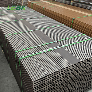 <span class=keywords><strong>Prix</strong></span> d'usine abordable : Planches de terrasse WPC 25 mm imperméables, antidérapantes, à motif rainuré, à rayures verticales pour <span class=keywords><strong>piscine</strong></span> - Product Image 3
