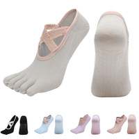 Chaussettes de yoga antidérapantes à cinq orteils pour femmes, en coton tricoté, antidérapantes, à revers court, pour l'été, avec sangles croisées, ODM professionnel