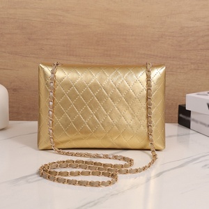 Sac à bandoulière matelassé de luxe brodé pour femme, petit format, avec chaîne pratique, fermeture éclair, facile à assortir, vente en gros transfrontalière - Product Image 3