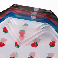 Papier d'emballage pour fleurs coréen imperméable, imprimé fraises, semi-transparent, pour bouquets, fournitures pour fleuristes, vente en gros