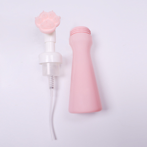 Botella <span class=keywords><strong>con</strong></span> forma <span class=keywords><strong>de</strong></span> jarrón rosa <span class=keywords><strong>con</strong></span> cepillo suave <span class=keywords><strong>de</strong></span> silicona <span class=keywords><strong>con</strong></span> forma <span class=keywords><strong>de</strong></span> pata <span class=keywords><strong>de</strong></span> <span class=keywords><strong>oso</strong></span> que exprime el limpiador <span class=keywords><strong>de</strong></span> espuma - Product Image 5