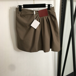 Nuova <span class=keywords><strong>Gonna</strong></span> Corta Plissettata da Donna con Logo in Pelle e Pantaloncini di Sicurezza Incorporati - Product Image 1