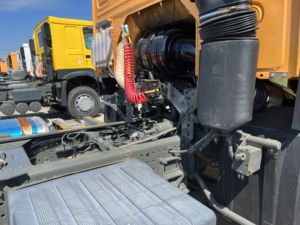 รถบรรทุกหัวลากมือสอง Sinotruk Euro2 ดีเซล 6x4 พวงมาลัยซ้าย HOWO 10 ล้อ รับน้ำหนัก 21-30 ตัน 371 แรงม้า กล้องมองหลัง 360 องศา - Product Image 5