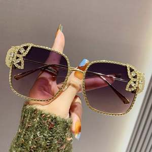 Lunettes de soleil de luxe rétro pour femmes 2025, surdimensionnées, en métal, UV400, monture carrée avec strass, style papillon - Product Image 6