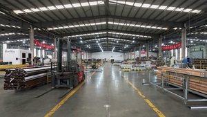 Villa de luxe aux États-Unis utilisant des fenêtres modernes en aluminium certifiées NFRC, économiques en énergie, isolées thermiquement, insonorisées, de style colonie. - Product Image 6