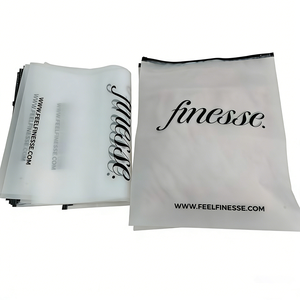 Bolsas de Embalaje Personalizadas Biodegradables con Cierre Hermético Esmerilado para Camisetas y Prendas de Vestir - Product Image 1