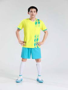 เสื้อฟุตบอลผู้ใหญ่ขายส่งปี 2026 แบบสั่งพิมพ์ลายเอง เสื้อฟุตบอลแขนสั้นผู้ชาย ระบายอากาศได้ดี คอวี แห้งเร็ว - Product Image 5