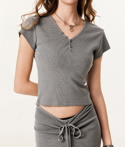 <span class=keywords><strong>T</strong></span>-<span class=keywords><strong>shirt</strong></span> pour <span class=keywords><strong>femme</strong></span> à col en V, <span class=keywords><strong>gris</strong></span> clair, nouvelle mode, logo personnalisé, mélange de coton et de spandex, <span class=keywords><strong>t</strong></span>-<span class=keywords><strong>shirt</strong></span> slim à boutons - Product Image 1