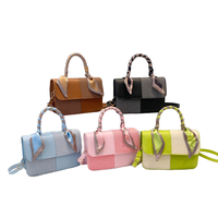 YY0189 2025 Sac bandoulière vintage preppy, design texturé unique, nouvelle couleur contrastée, PU polyester imperméable, toutes saisons